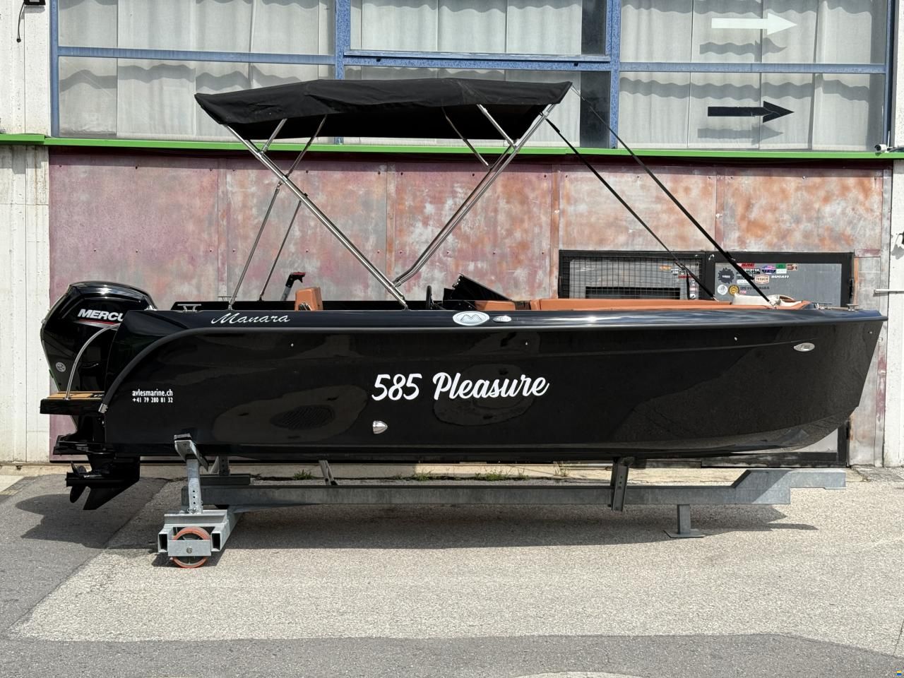 Manara Pleasure 585