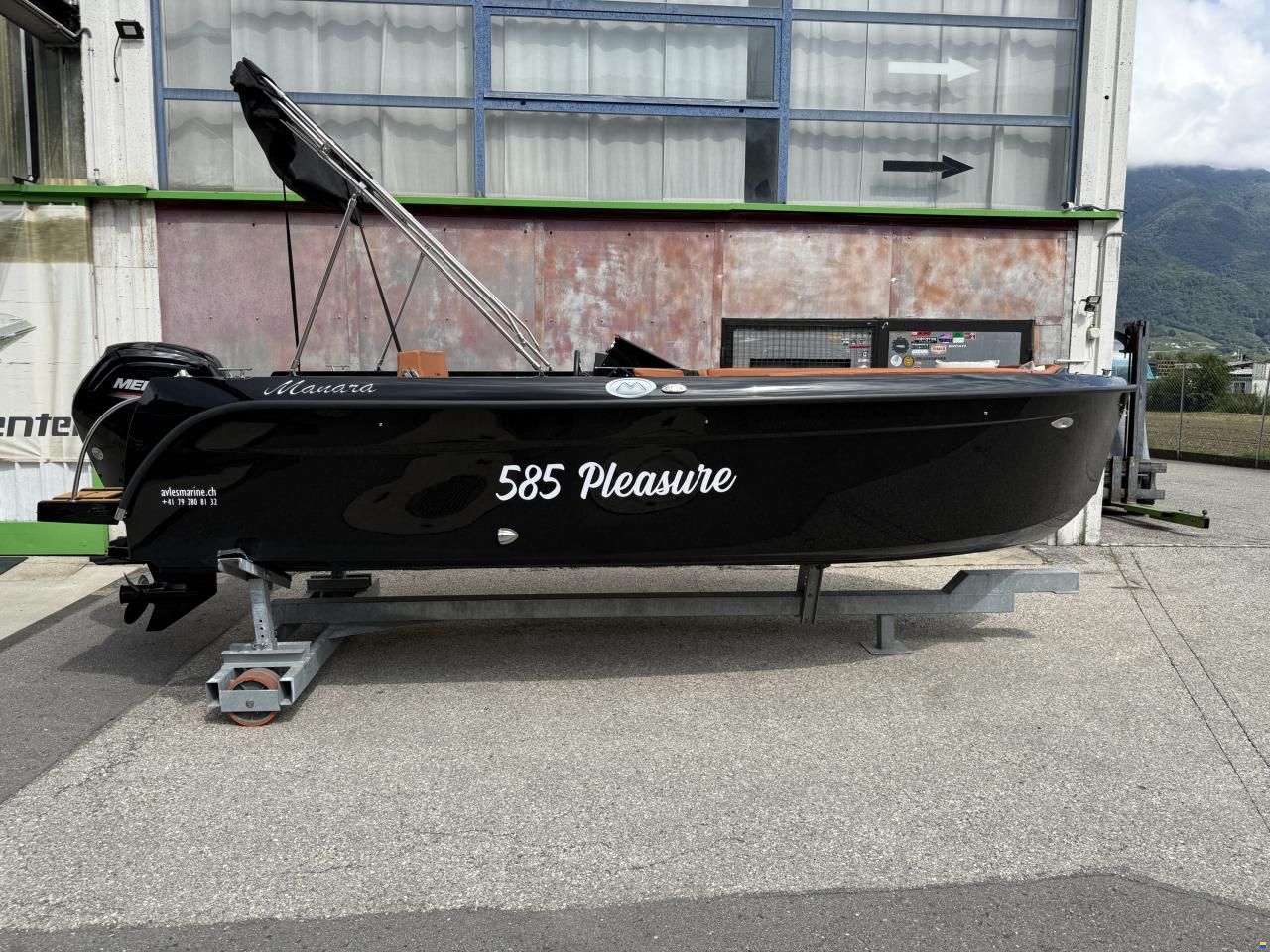 Manara Pleasure 585