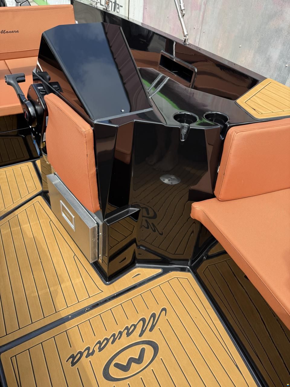 Manara Pleasure 585