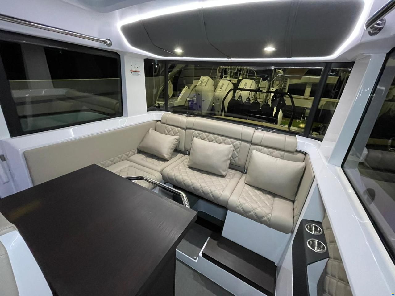 Axopar 37 XC Cross Cabin