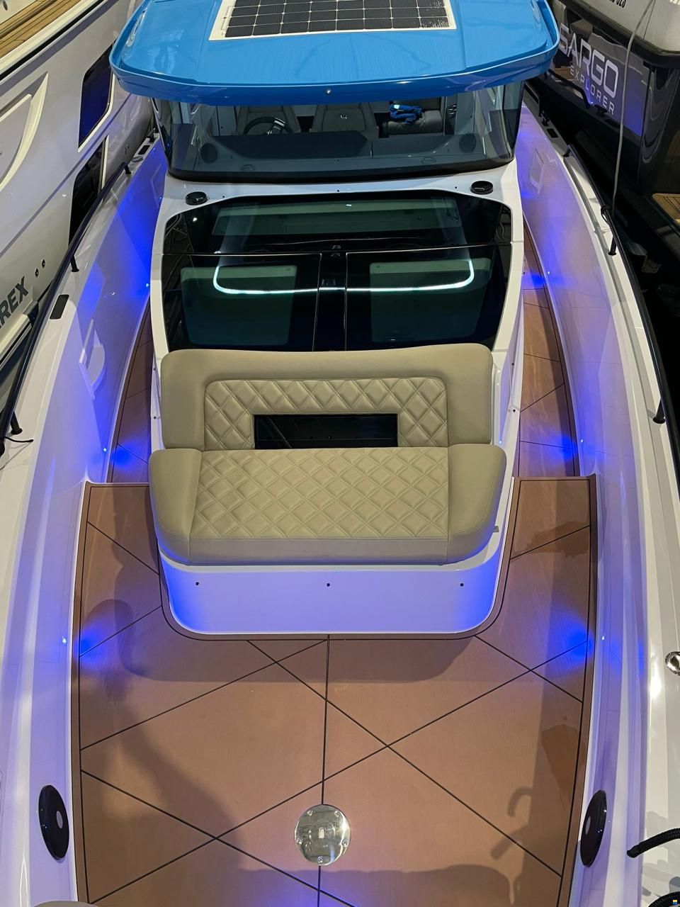 Axopar 37 XC Cross Cabin
