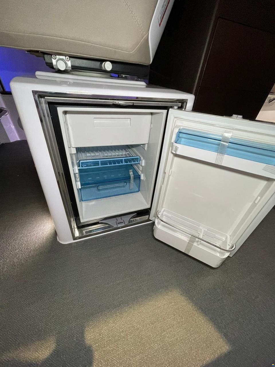 Axopar 37 XC Cross Cabin