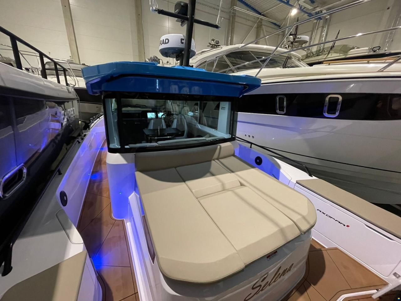 Axopar 37 XC Cross Cabin