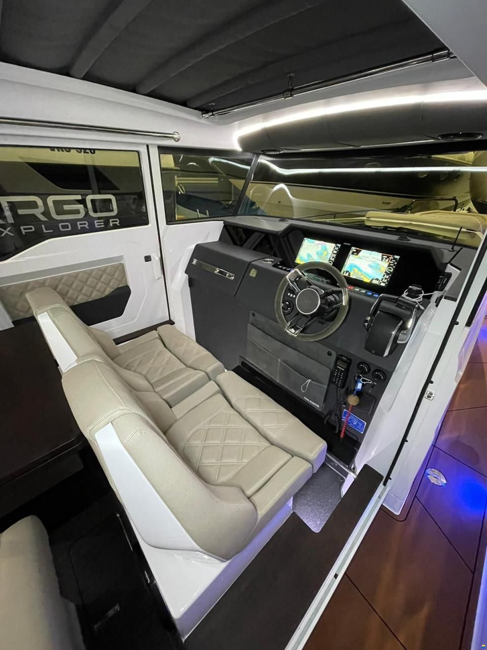 Axopar 37 XC Cross Cabin