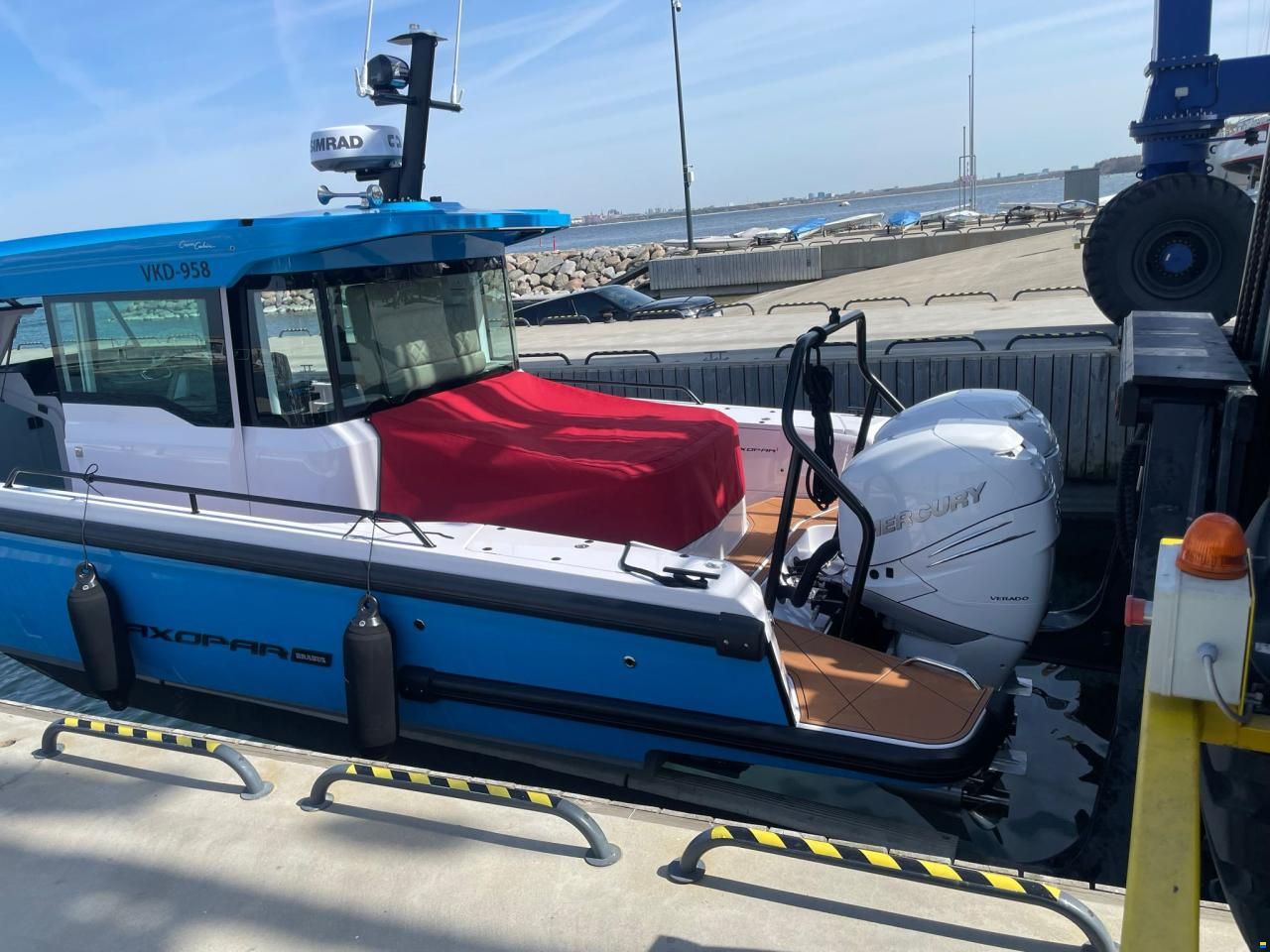 Axopar 37 XC Cross Cabin