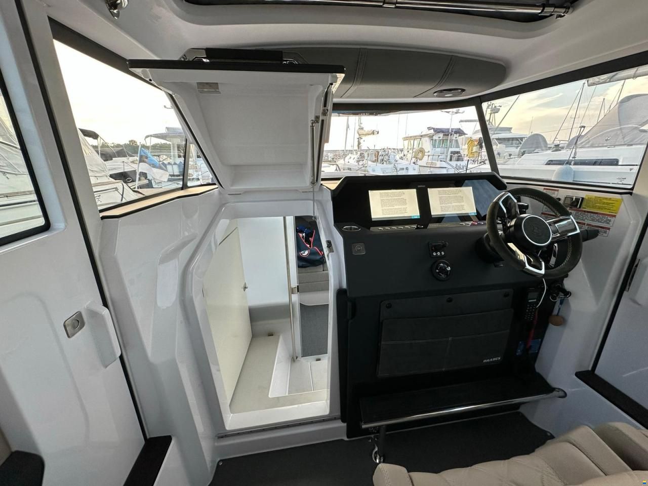 Axopar 37 XC Cross Cabin