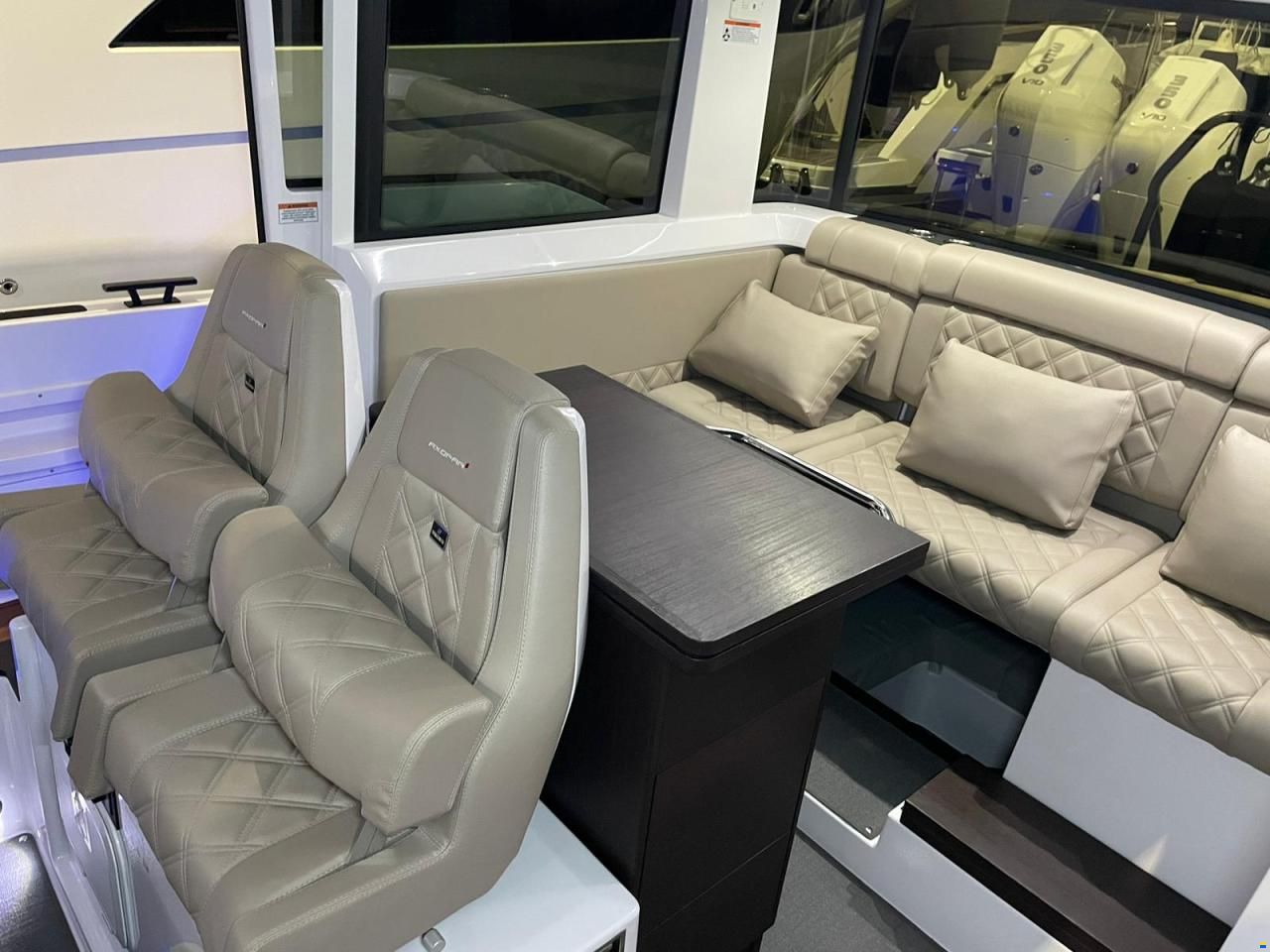 Axopar 37 XC Cross Cabin