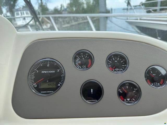 Sealine F 37