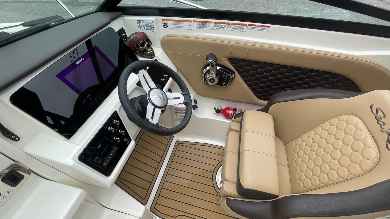 Sea Ray Sun Sport 230 Outboard