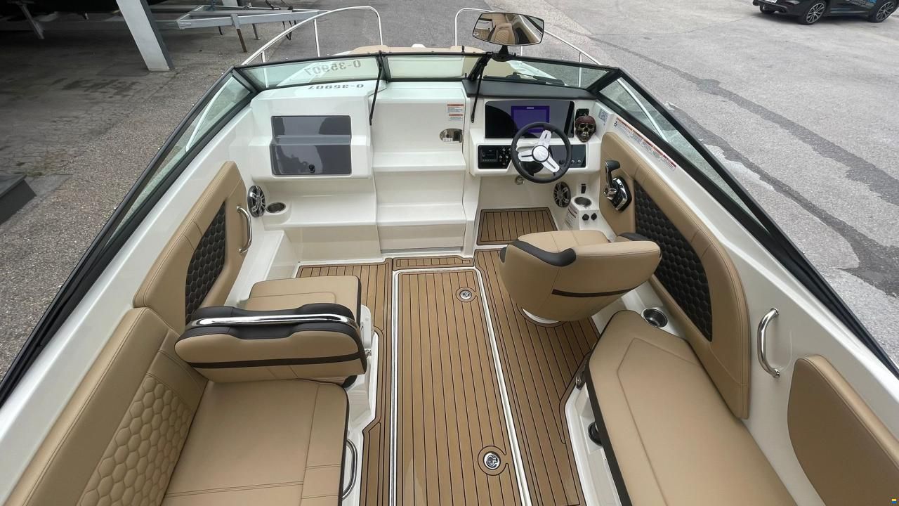 Sea Ray Sun Sport 230 Outboard