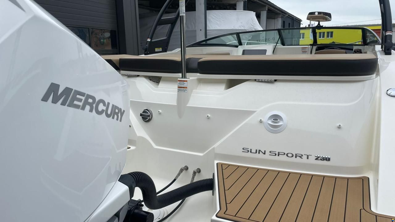 Sea Ray Sun Sport 230 Outboard