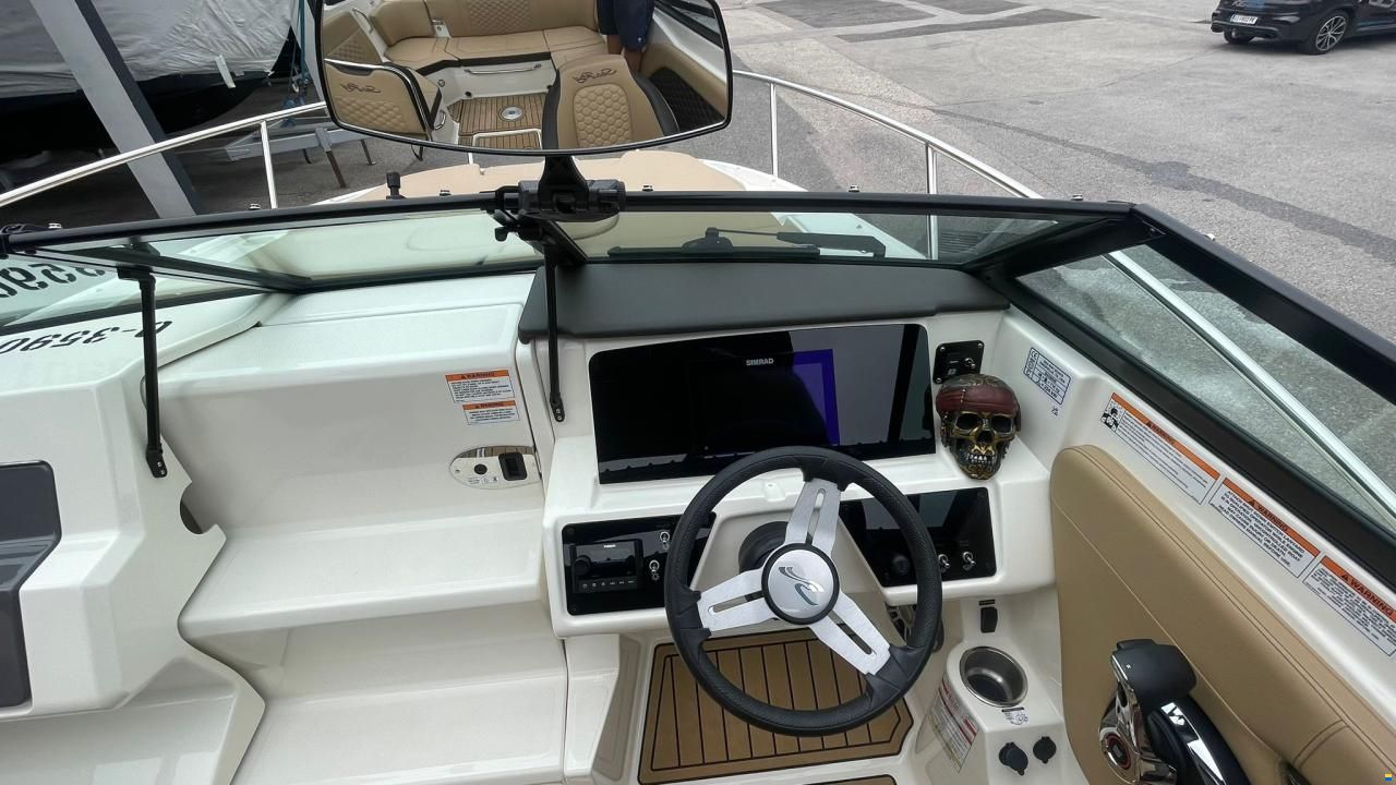 Sea Ray Sun Sport 230 Outboard
