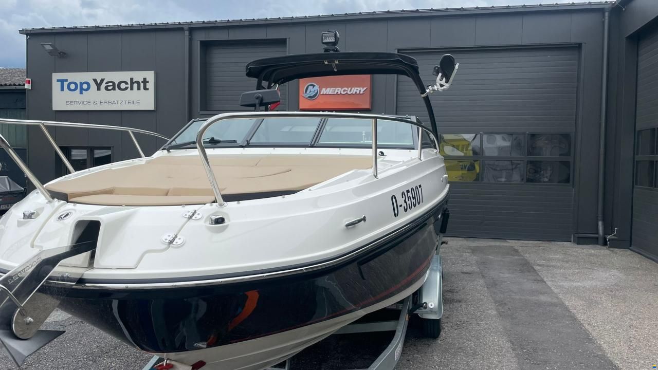 Sea Ray Sun Sport 230 Outboard