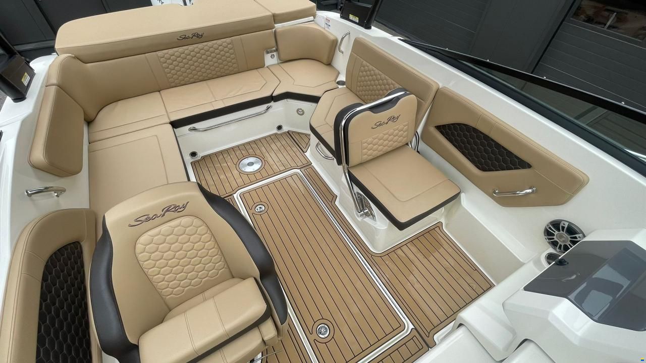 Sea Ray Sun Sport 230 Outboard