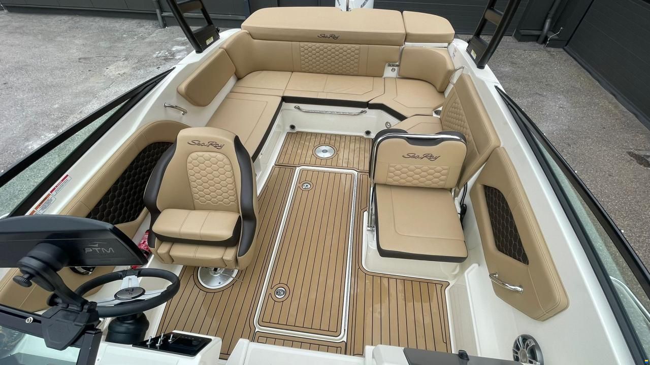 Sea Ray Sun Sport 230 Outboard