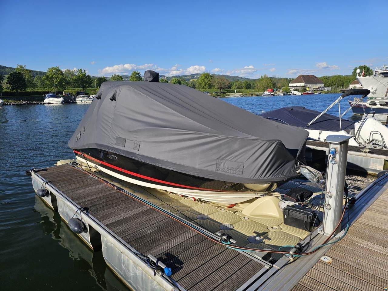 Sea Ray Sun Sport 230 Outboard