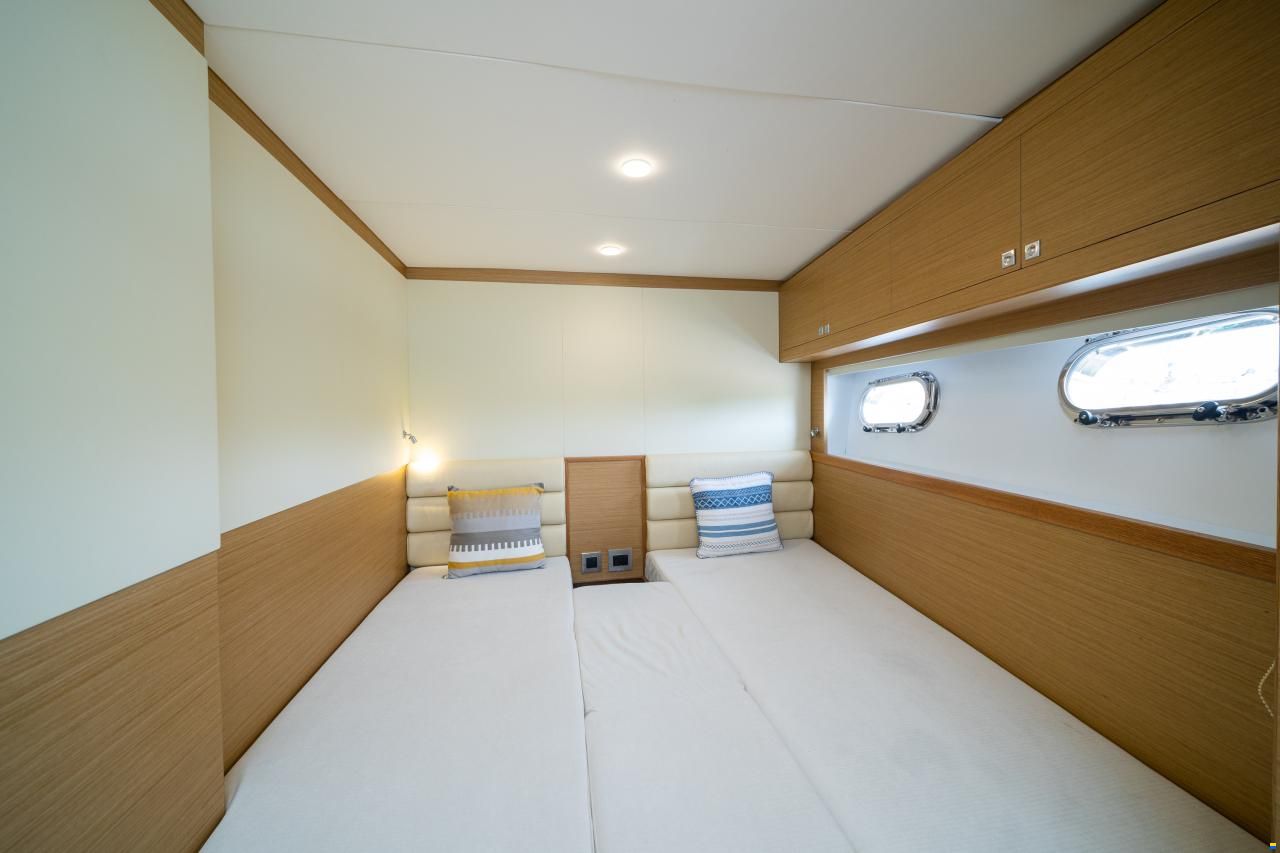 Selene 62 Explorer