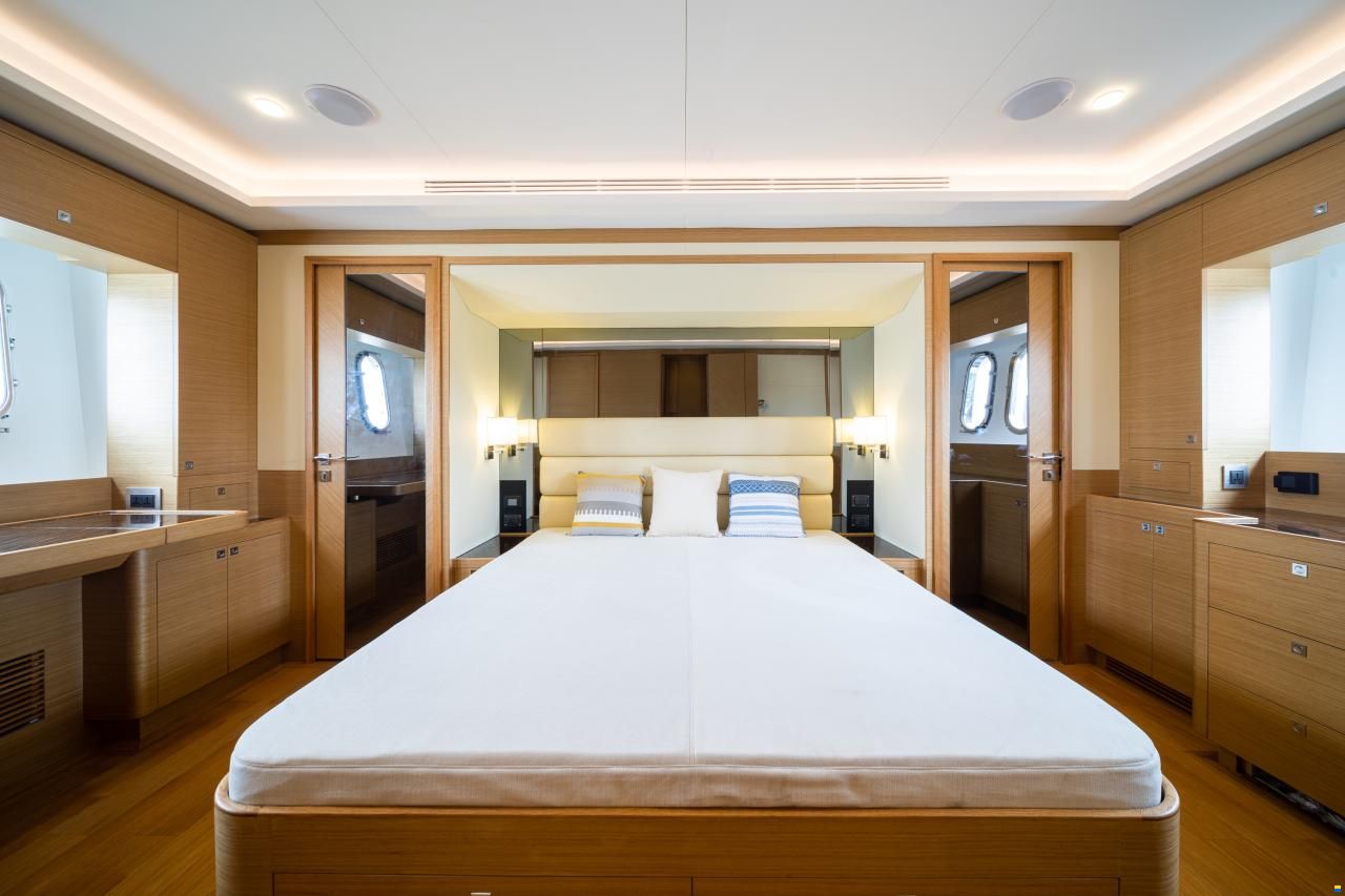 Selene 62 Explorer