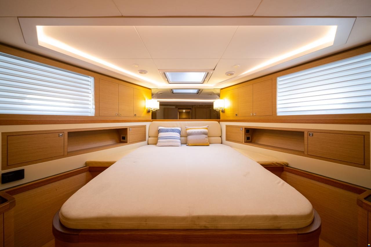 Selene 62 Explorer