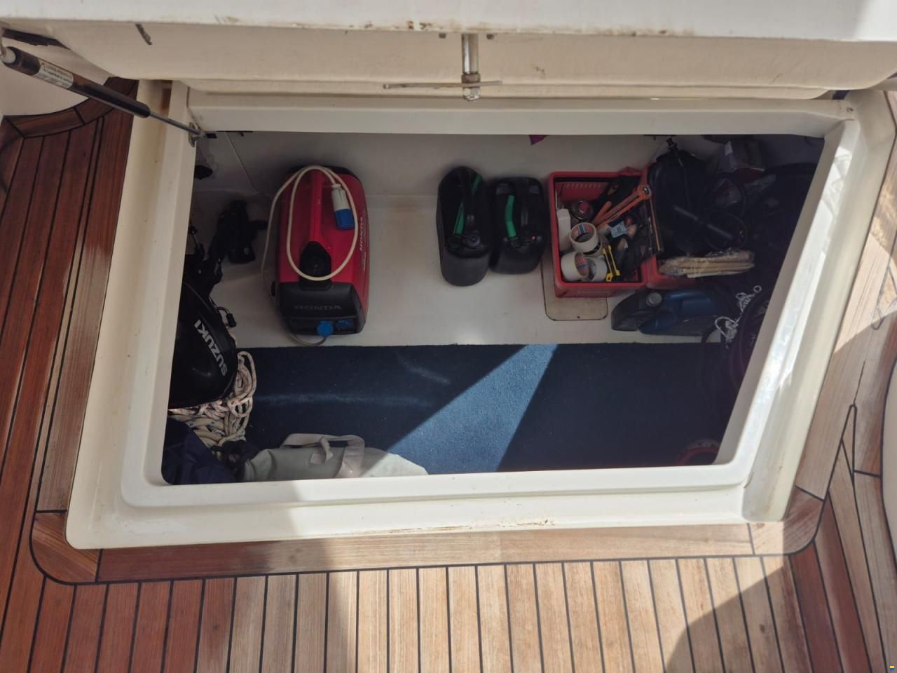 Sealine F37