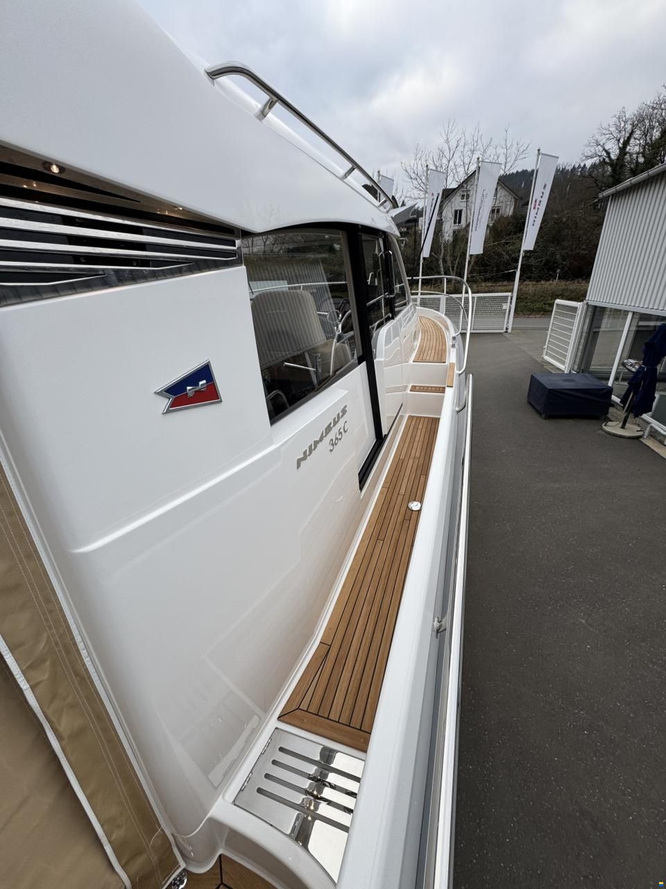 Nimbus 365 Coup&eacute;