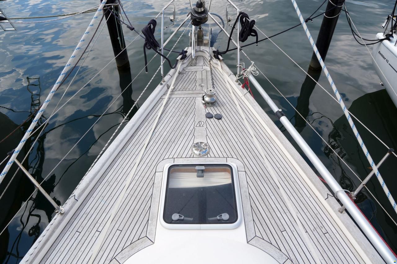 Hallberg-Rassy 37