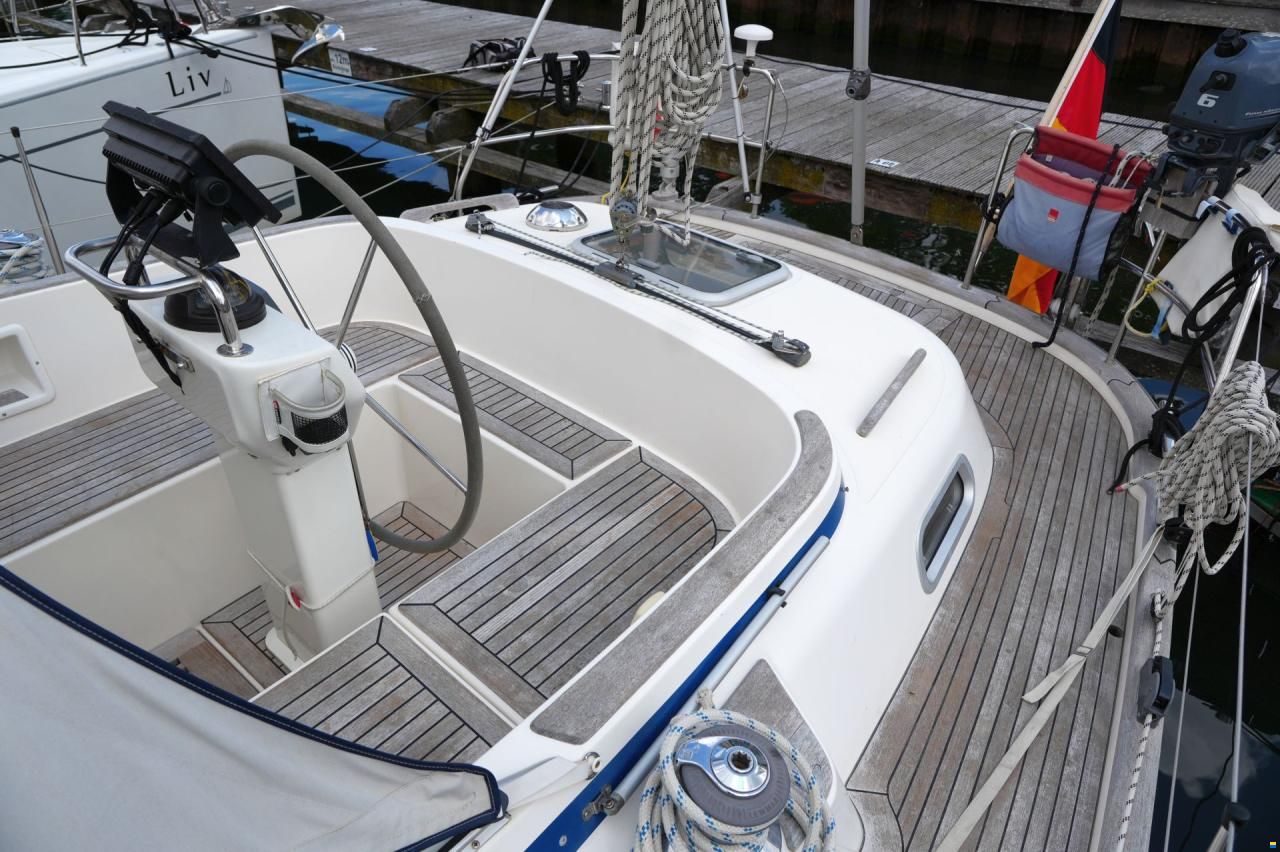 Hallberg-Rassy 37