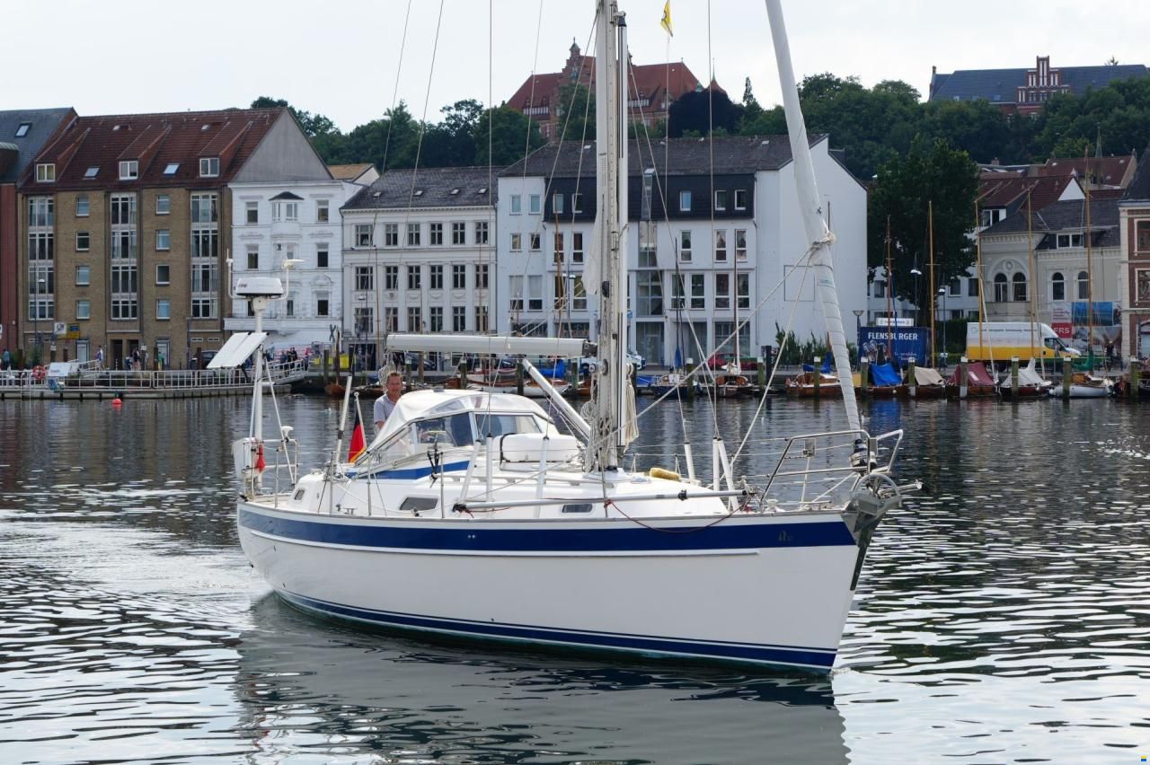 Hallberg-Rassy 37