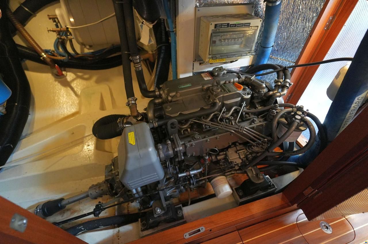 Hallberg-Rassy 37