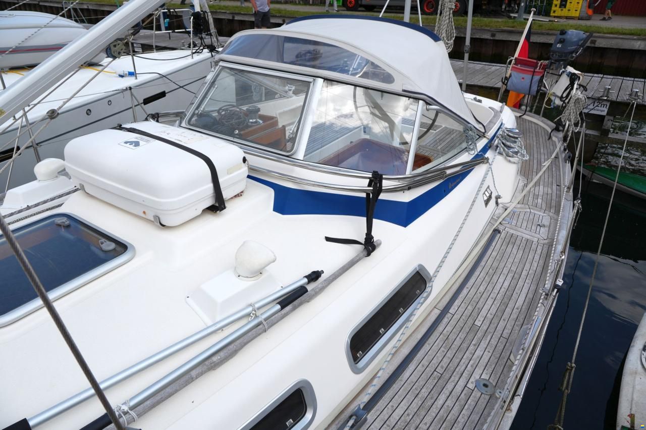 Hallberg-Rassy 37