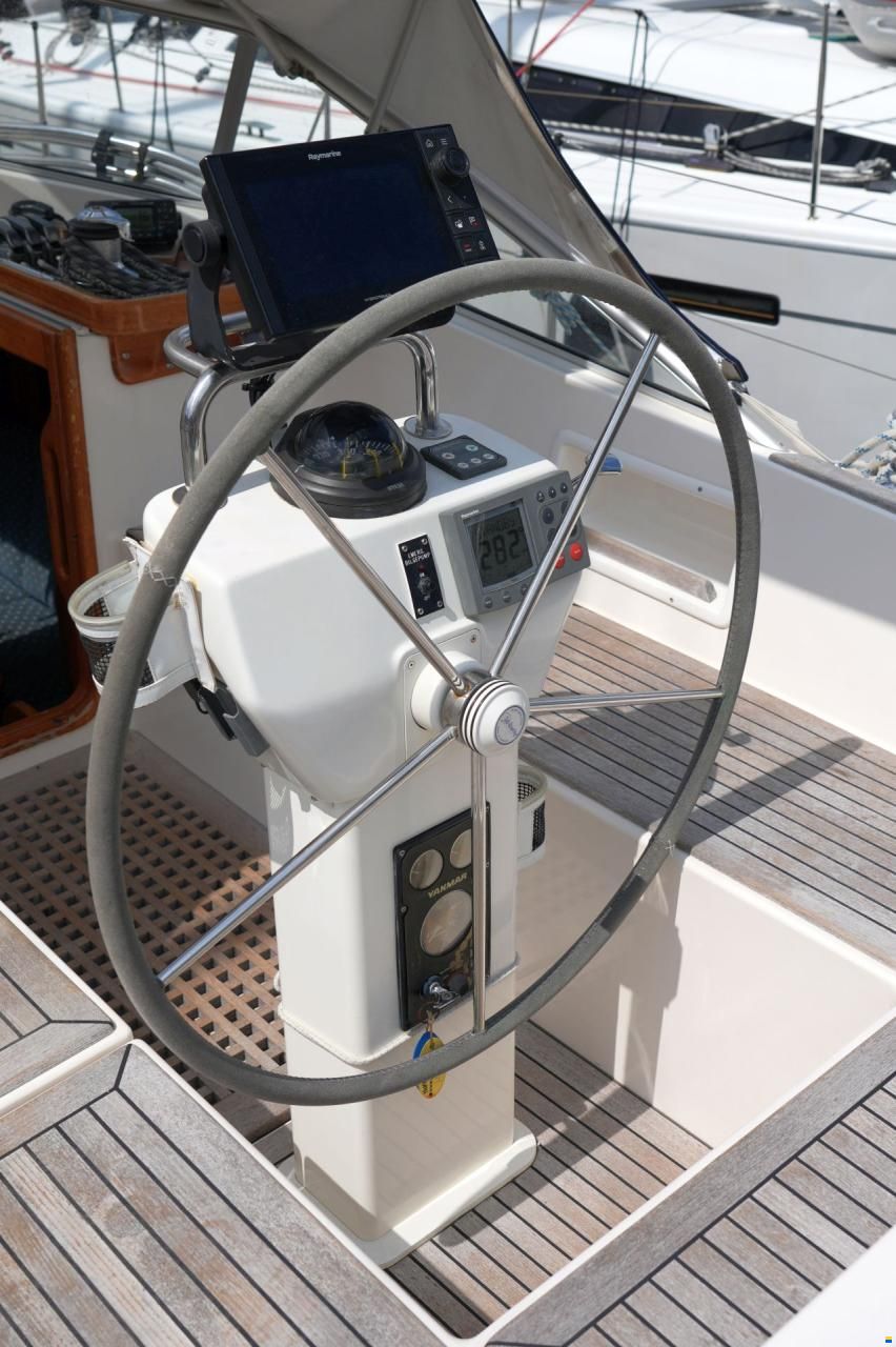 Hallberg-Rassy 37