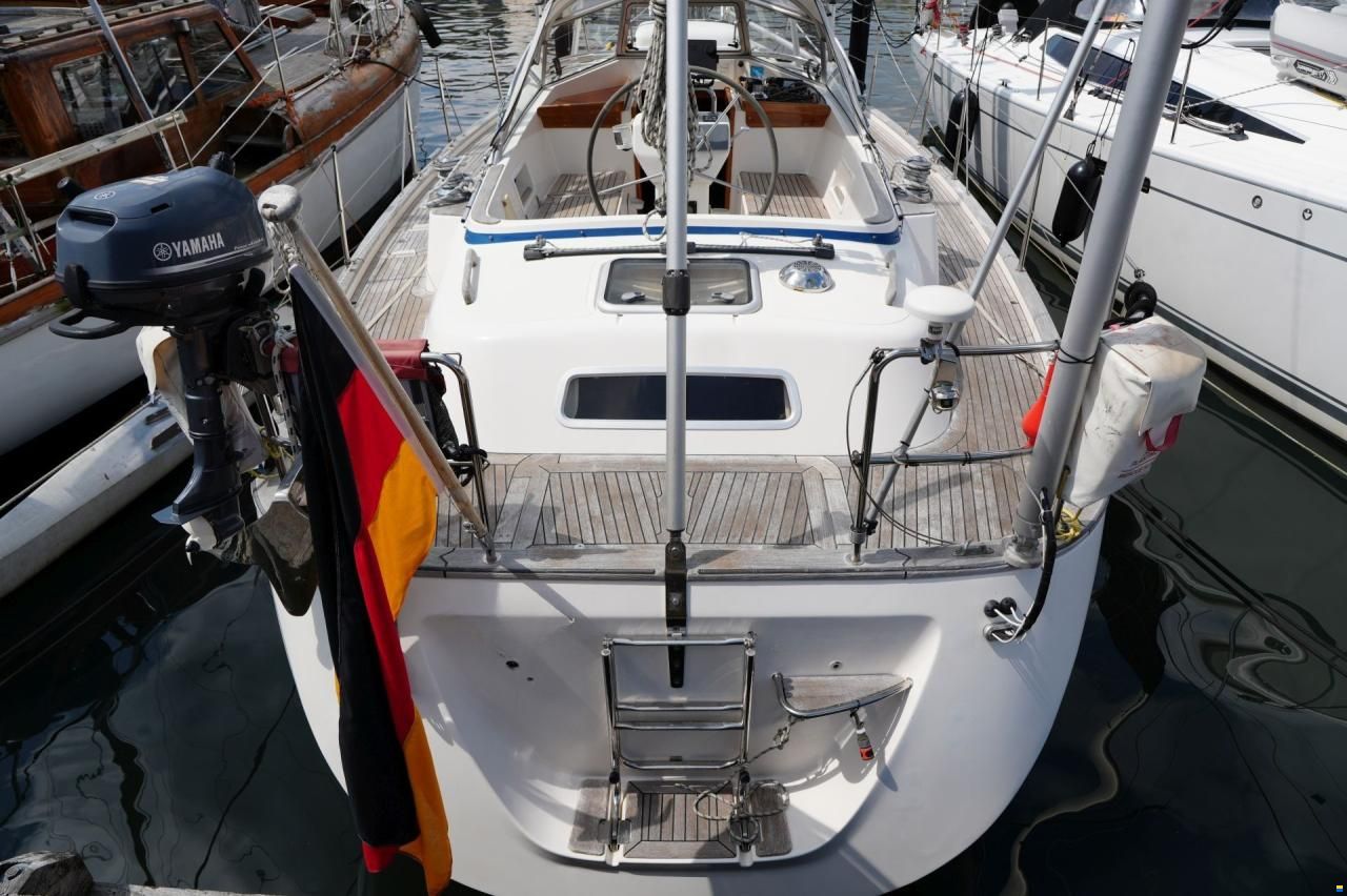 Hallberg-Rassy 37