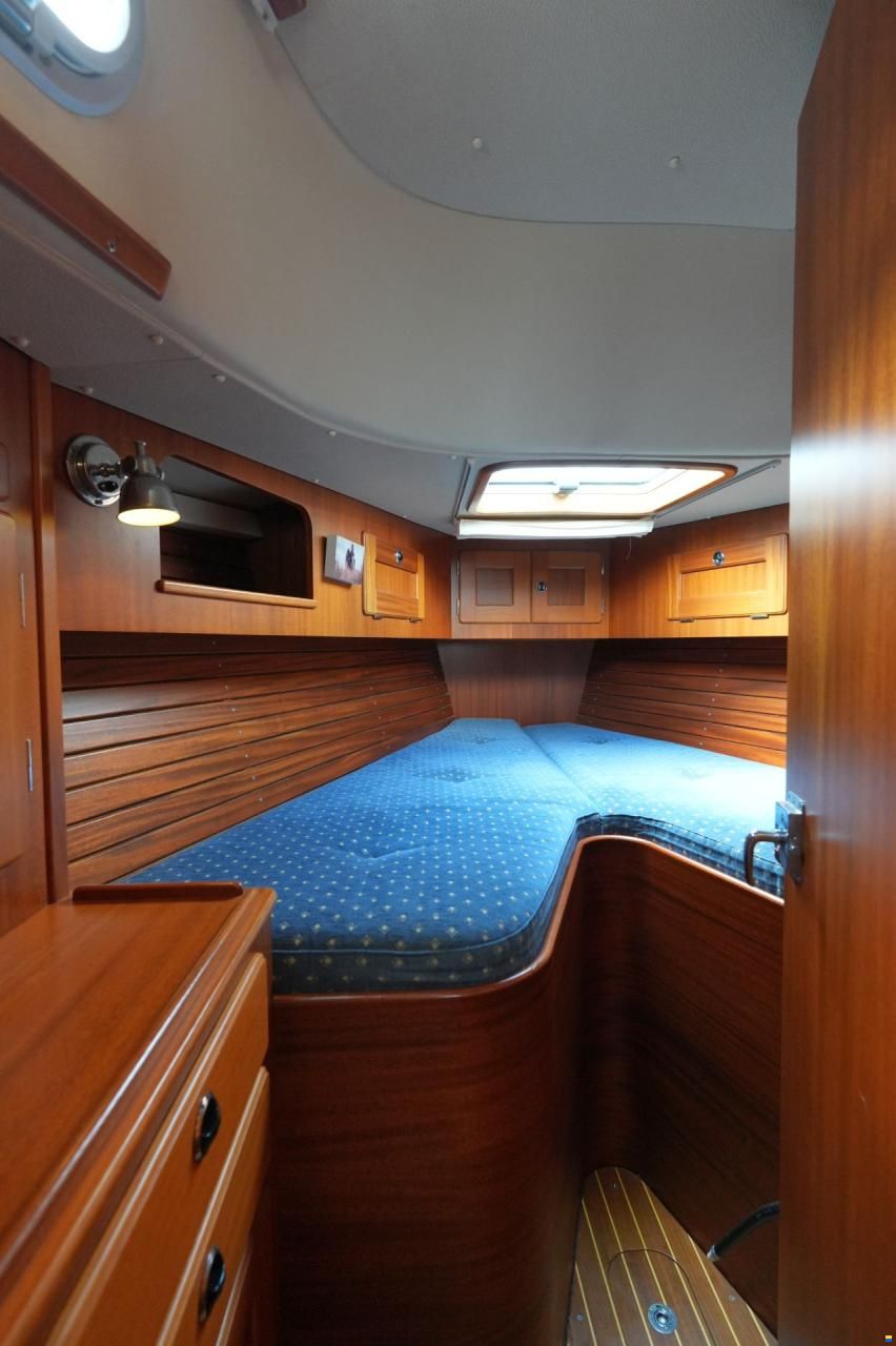 Hallberg-Rassy 37