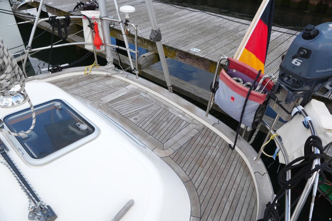 Hallberg-Rassy 37