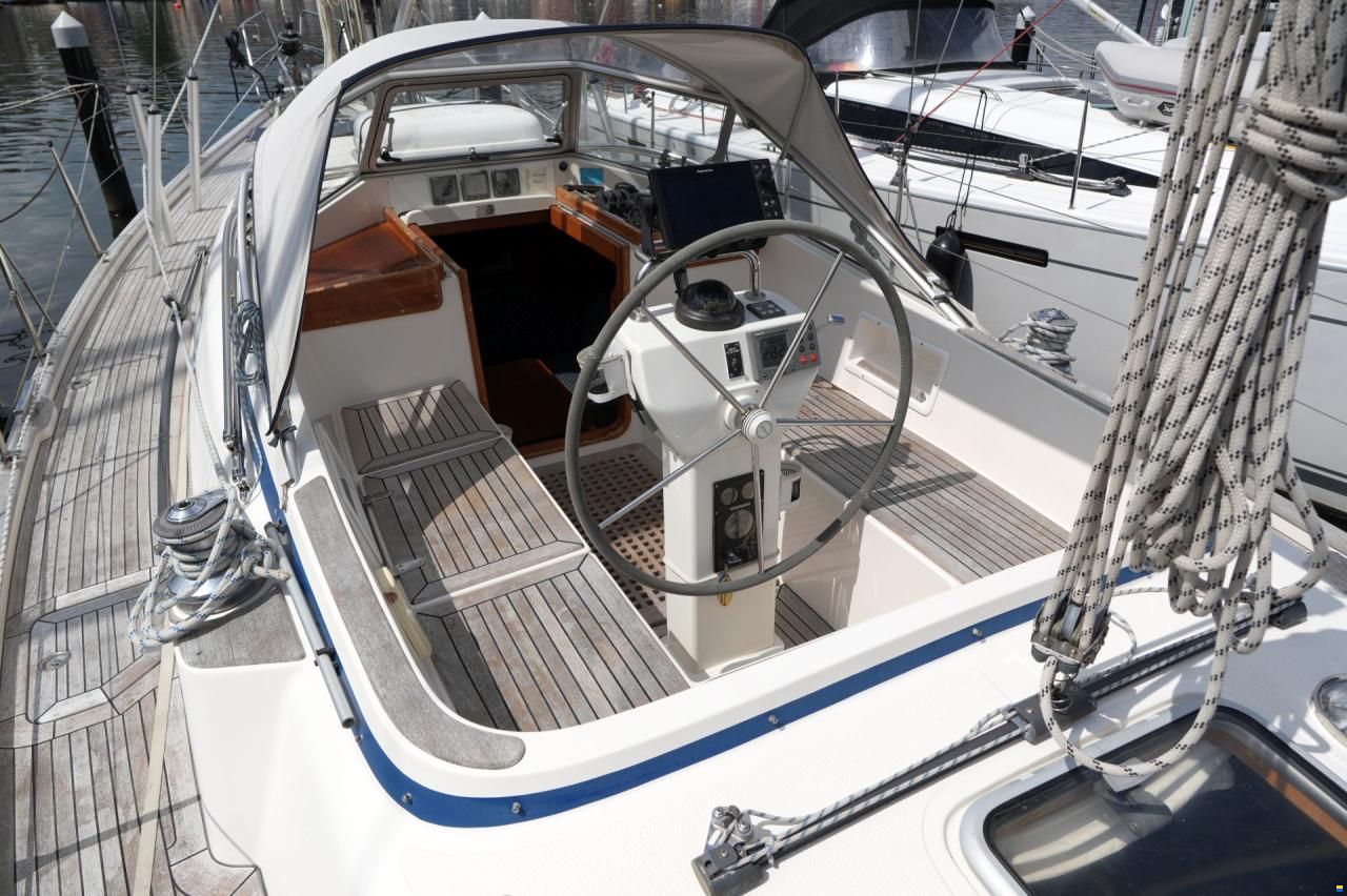 Hallberg-Rassy 37