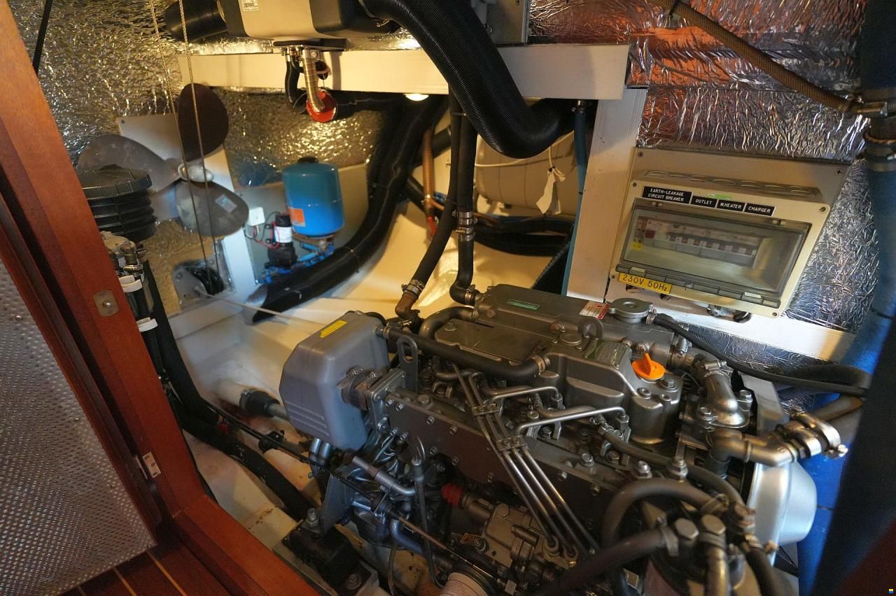 Hallberg-Rassy 37
