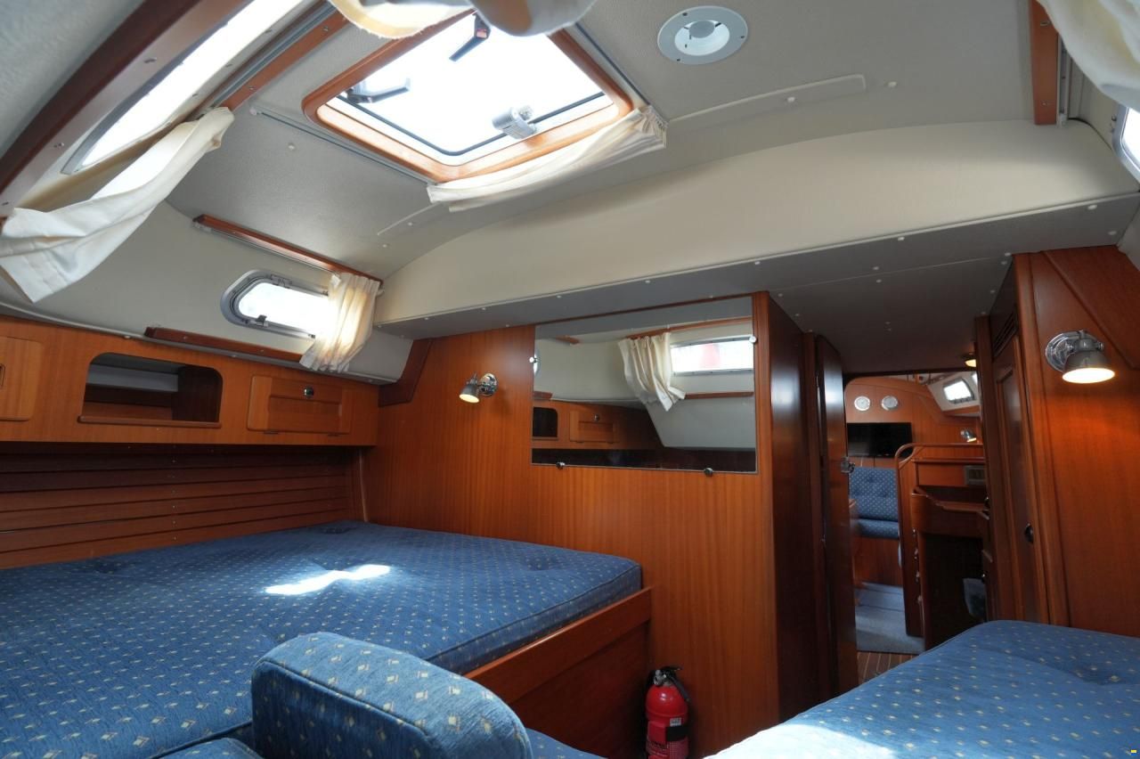 Hallberg-Rassy 37