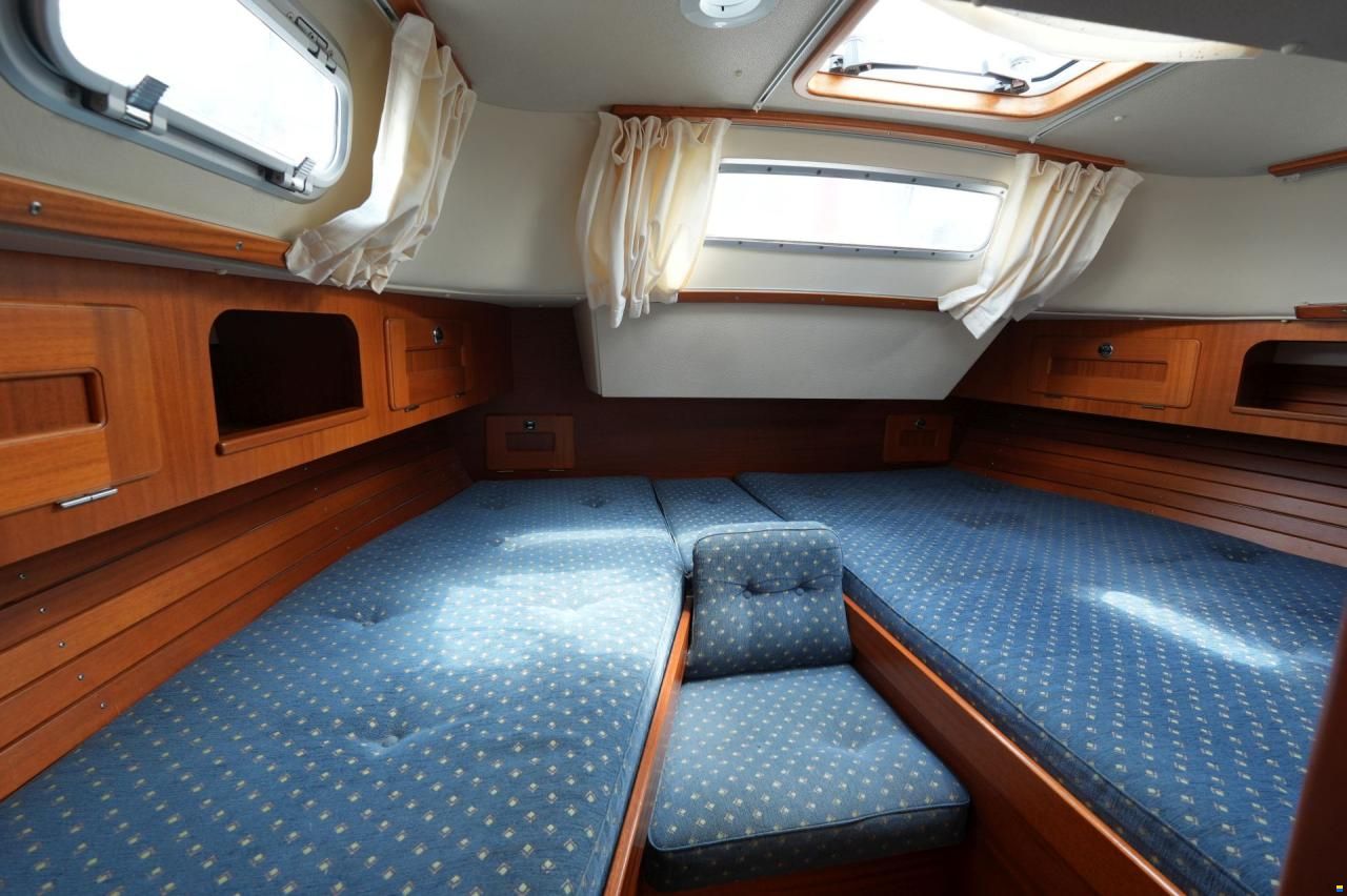 Hallberg-Rassy 37