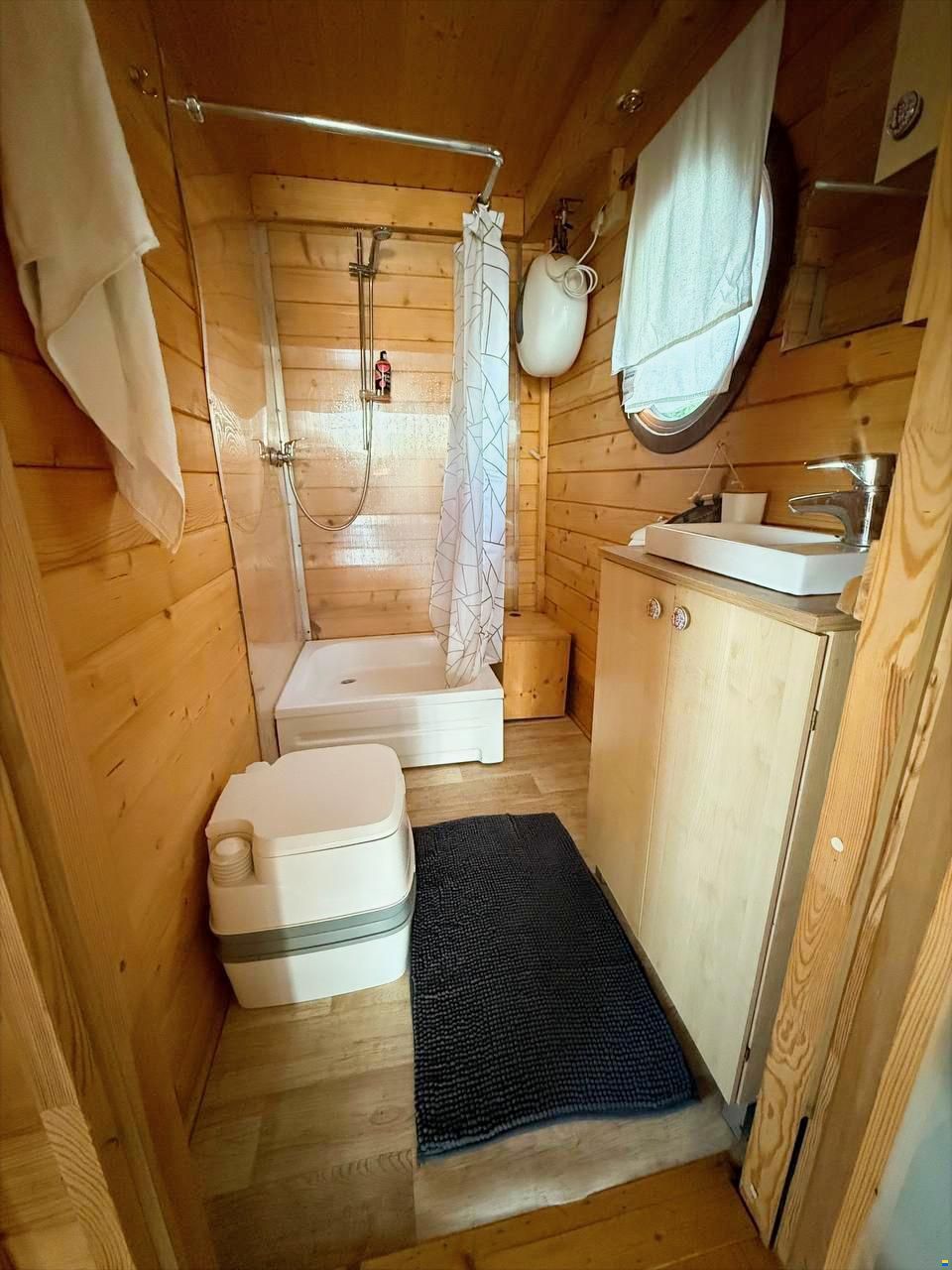 Houseboat with the Soul