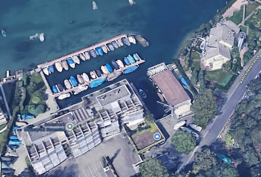 Bootsplatz in Bootshaus in Stansstad