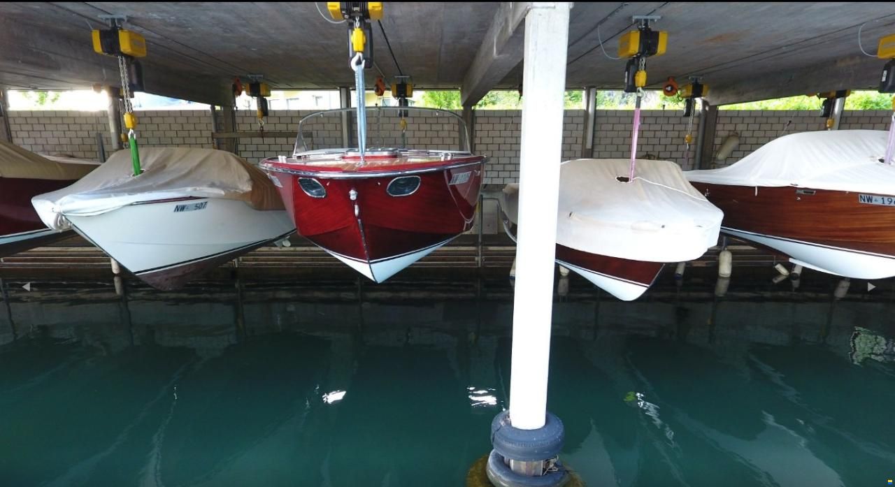 Bootsplatz in Bootshaus in Stansstad