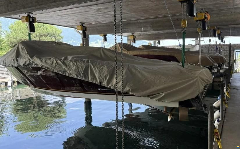 Bootsplatz in Bootshaus in Stansstad