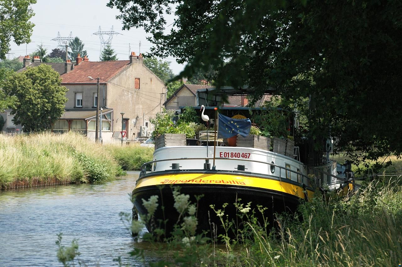 Luxemotor, Wohnschiff