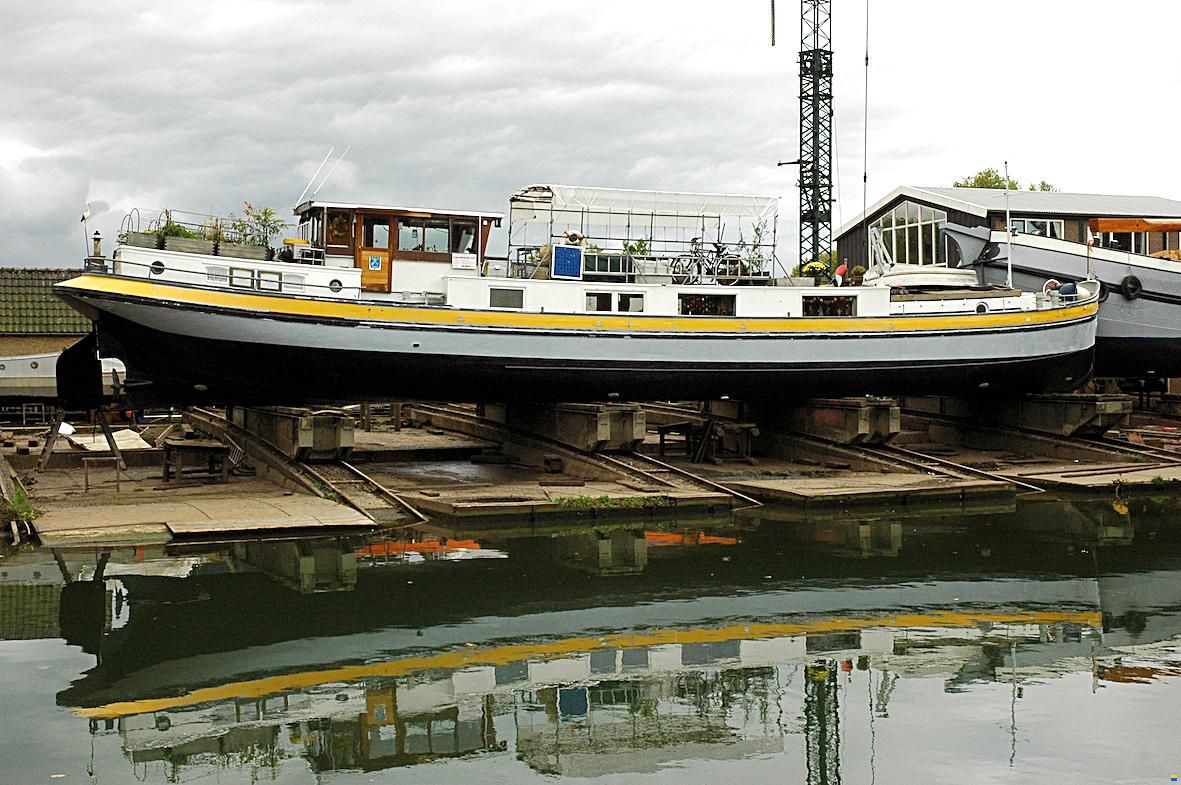 Luxemotor, Wohnschiff