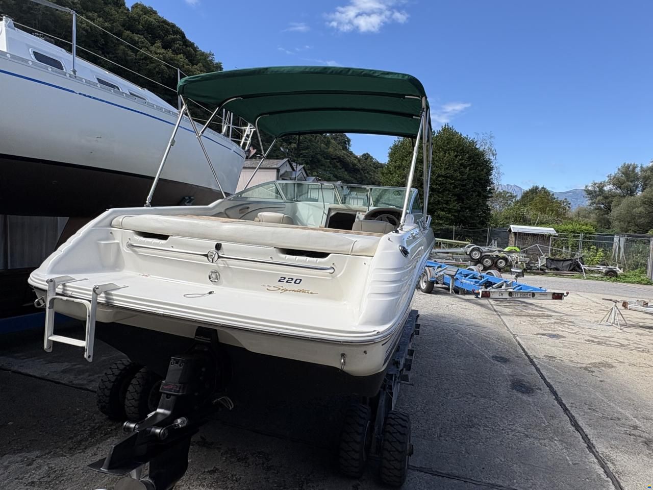 Sea Ray 220