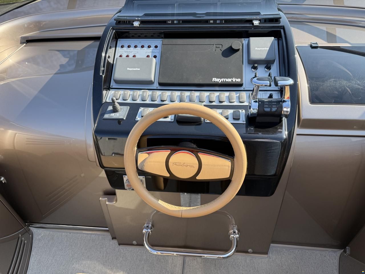 Riva RAMA 44