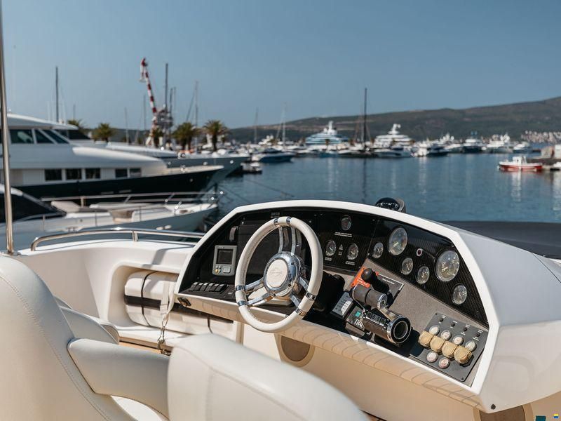 Sunseeker Predator 92