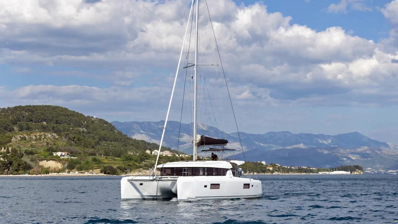 Lagoon 42