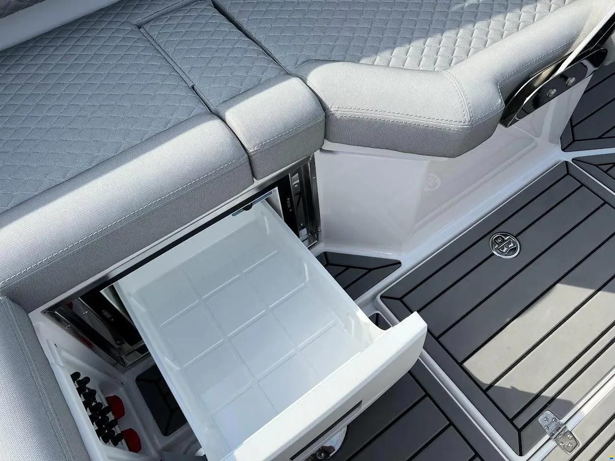 Flipper 650 Day Cruiser