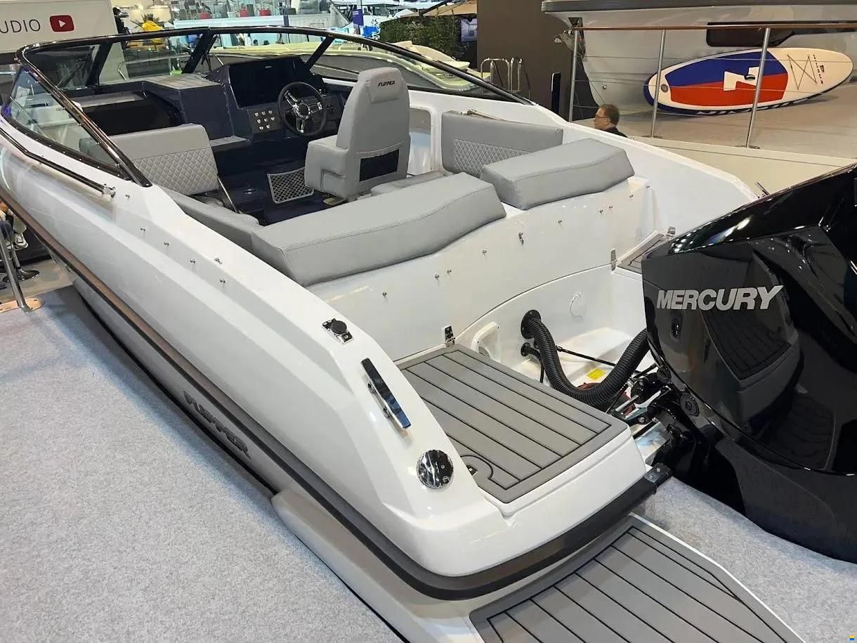 Flipper 650 Day Cruiser